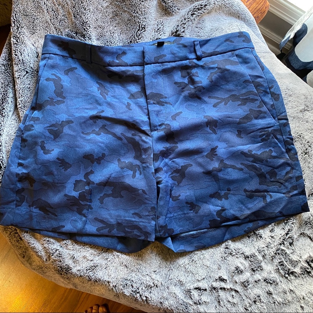 NWOT Banana Republic Navy Blue Camouflage Shorts